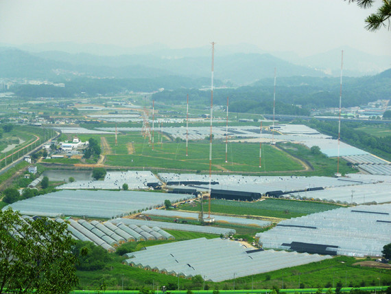 Transmitter masts for a clandestine radio station operated by the South Korean government are seen near Seoul (Photo: North Korea Tech)