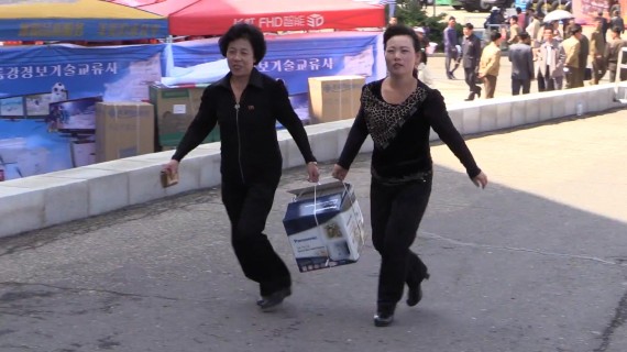 Women carry a Panasonic rice cooker at the Pyongyang Spring International Trade Fair 2014 (Photo: North Korea Tech/Aram Pan)