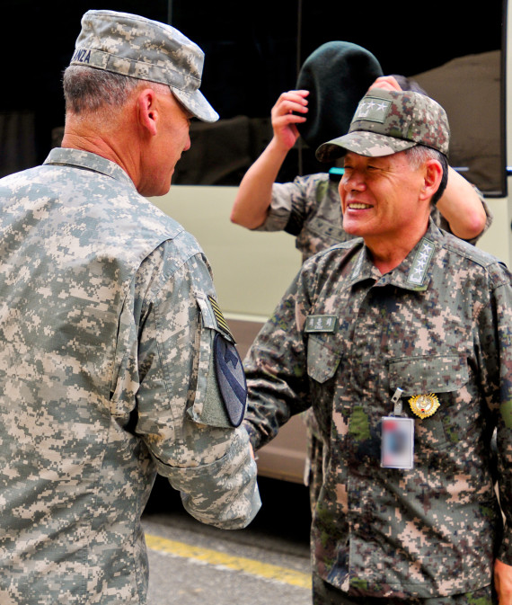 Lieutenant General Stephen Lanza, I Corps Commanding General, greets Admiral Choi Yoon Hee, Chairman of Joint Chiefs of Staff for the Republic of Korea, as he arrives at the joint operation center for a briefing in preparation for Ulchi Freedom Guardian exercise at Camp Yongin, South Korea, Aug. 20. (DOD Photo / Daniel Schroeder)