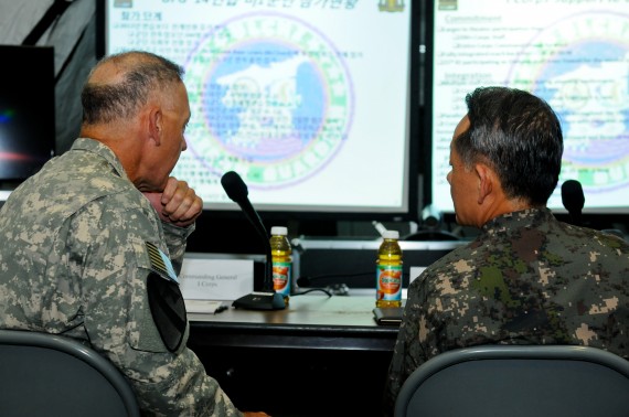 Lieutenant General Stephen Lanza, I Corps Commanding General, briefs Admiral Choi Yoon Hee, Chairman of Joint Chiefs of Staff for the Republic of Korea, about the operations with the Third ROK Army and I Corps in preparation for Ulchi Freedom Guardian exercise at Camp Yongin, South Korea, Aug. 20. (DOD Photo / Daniel Schroeder)