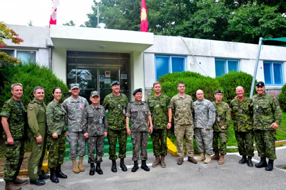 Admiral Choi Yoon Hee, Chairman of Joint Chiefs of Staff for the Republic of Korea, Lt. Gen. Stephen Lanza, I Corps Commanding General, and Gen. Kim Hyun Jip, Third ROK Army Commander, pause for a group photo with Maj. Gen. Dean Milner, 1st Canadian Division Commanding General, and other staff personnel at the 1st Canadian Division joint operation center in preparation for Ulchi Freedom Guardian exercise at Camp Yongin, South Korea, Aug. 20. (DOD Photo / Daniel Schroeder)